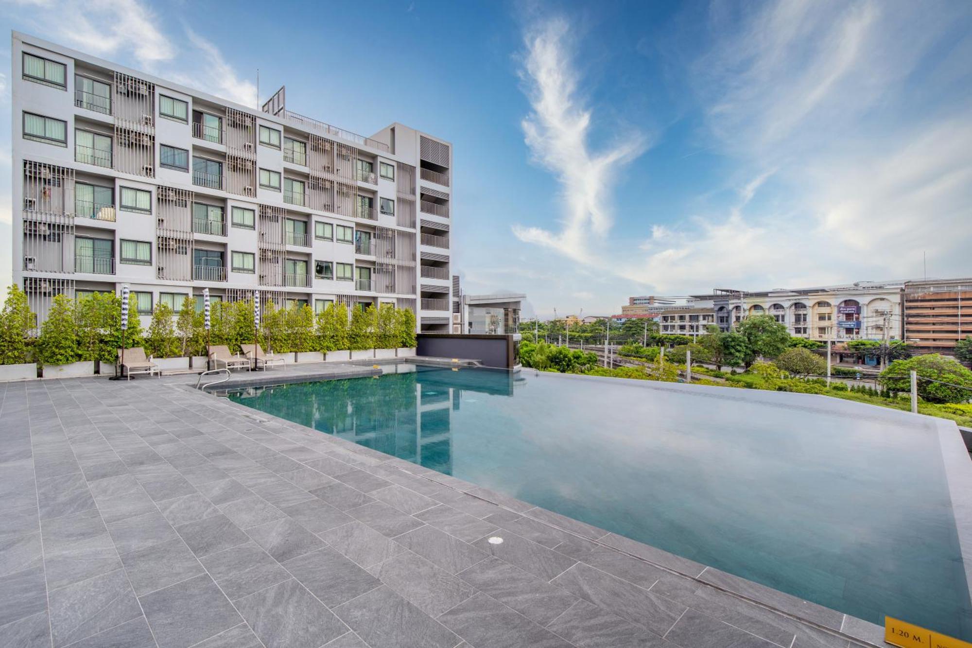 Thaya Hotel Bangkok Buitenkant foto